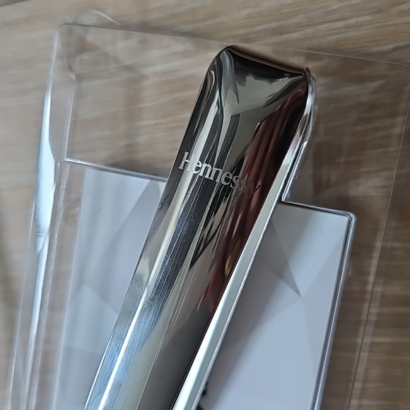 Hennessy XO Plastic Ice Bucket And Tongs - Picture 6 of 7